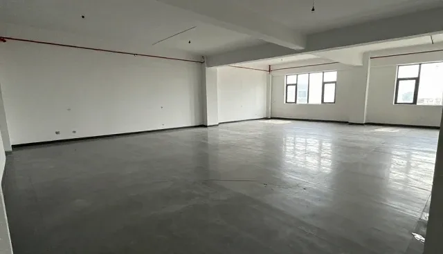 商业空间保洁服务的性能差异与适用场景解析